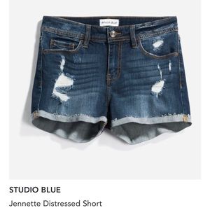 Studio Blue distressed jean shorts size 32